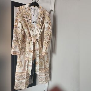 Zara Cream Multi Color Paisley Print 2pc Pantsuit, Jacket MEDIUM, Pants LARGE